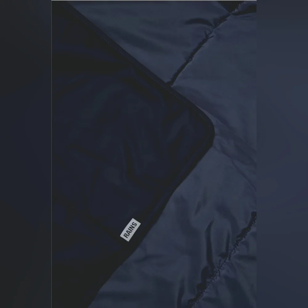 NWT Rains Waterproof Blanket Navy $125 retail
